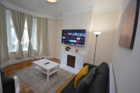 Cheerful 3 Bedroom Home in Greater London